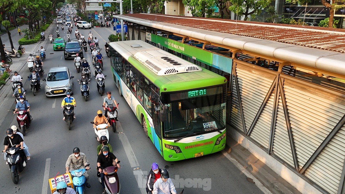 Tuyến buýt nhanh BRT hoạt động ra sao trước khi được Hà Nội đề xuất thay bằng đường sắt đô thị?- Ảnh 1.