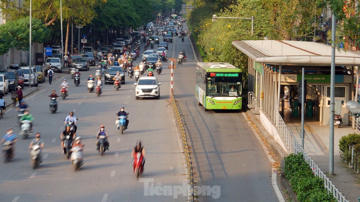 Tuyến buýt nhanh BRT hoạt động ra sao trước khi được Hà Nội đề xuất thay bằng đường sắt đô thị?- Ảnh 2.