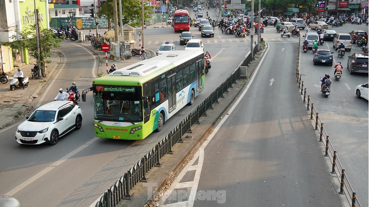 Tuyến buýt nhanh BRT hoạt động ra sao trước khi được Hà Nội đề xuất thay bằng đường sắt đô thị?- Ảnh 3.