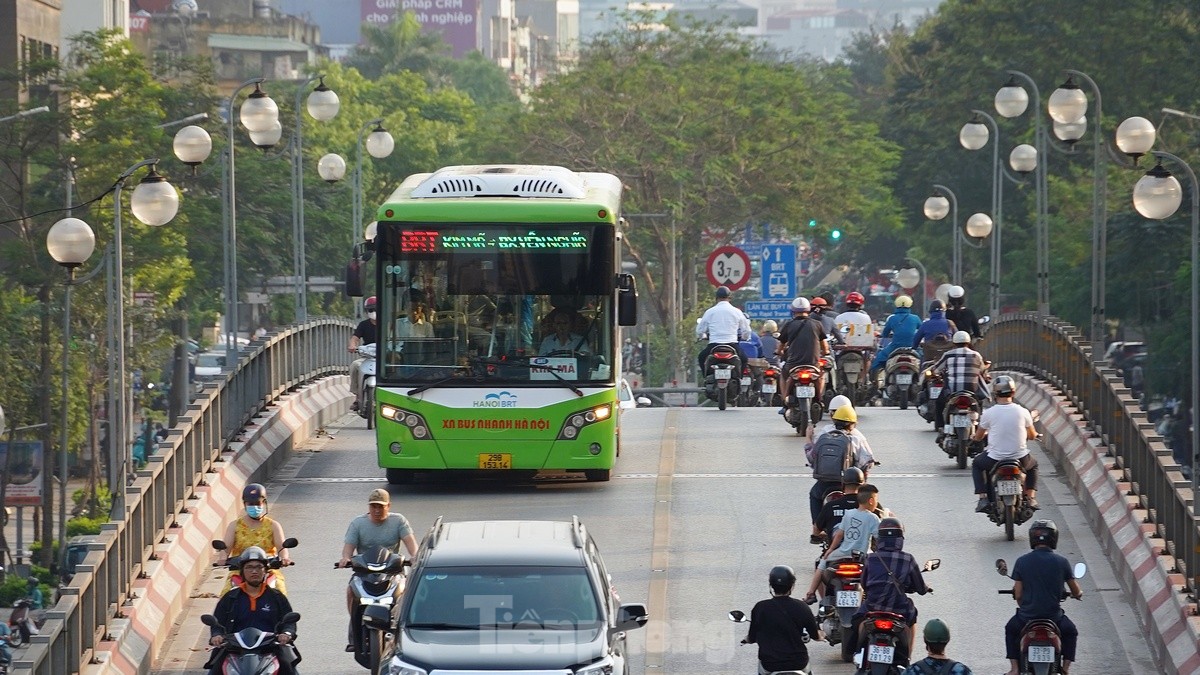 Tuyến buýt nhanh BRT hoạt động ra sao trước khi được Hà Nội đề xuất thay bằng đường sắt đô thị?- Ảnh 6.