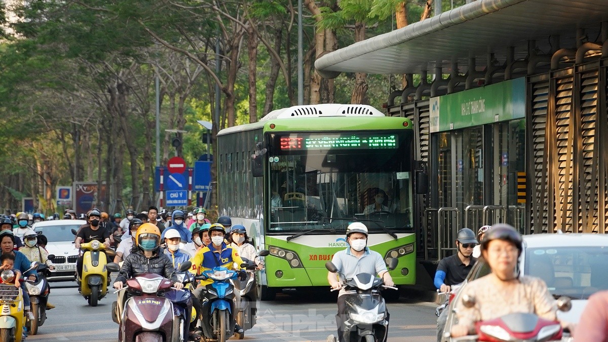 Tuyến buýt nhanh BRT hoạt động ra sao trước khi được Hà Nội đề xuất thay bằng đường sắt đô thị?- Ảnh 9.