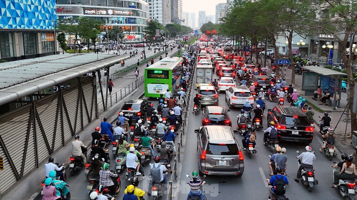 Tuyến buýt nhanh BRT hoạt động ra sao trước khi được Hà Nội đề xuất thay bằng đường sắt đô thị?- Ảnh 11.