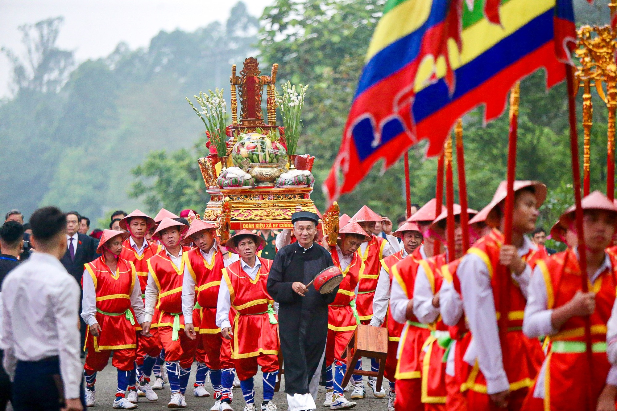 Lãnh đạo Đảng, Nhà nước dâng hương giỗ Tổ Hùng Vương- Ảnh 3.