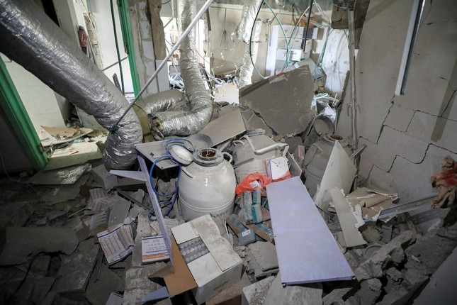 Trung tâm thụ tinh ống nghiệm ở Dải Gaza trúng đạn, 5.000 mầm sống bị phá hủy- Ảnh 1.
