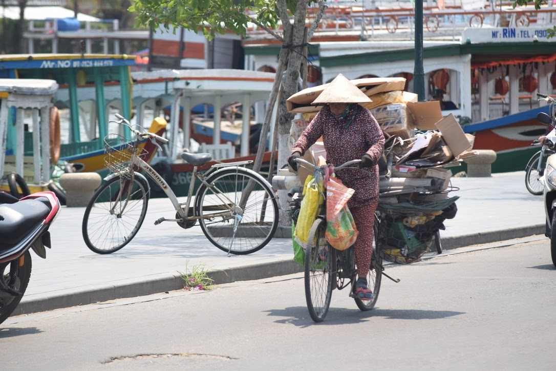 "Làng tỷ phú" ở Nghệ An: Từ đói khổ vươn lên nhờ buôn đồng nát "xuyên quốc gia", giờ đại gia nhiều không đếm xuể- Ảnh 4.