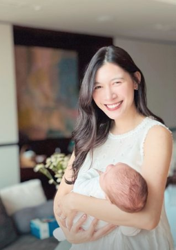 Cuộc sống hiện tại của tiểu thư 9X thừa kế Alphanam: Đã kết hôn và đón con đầu lòng, đang nắm giữ vị trí nào trong đế chế khổng lồ?- Ảnh 13. Cuộc sống hiện tại của tiểu thư 9X thừa kế Alphanam: Đã kết hôn và đón con đầu lòng, đang nắm giữ vị trí nào trong đế chế khổng lồ?- Ảnh 13.