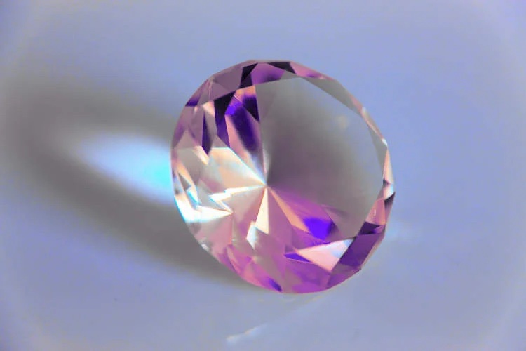 Giới khoa học Trung Quốc lần đầu chế tạo kim cương từ hoa mẫu đơn đỏ- Ảnh 1.