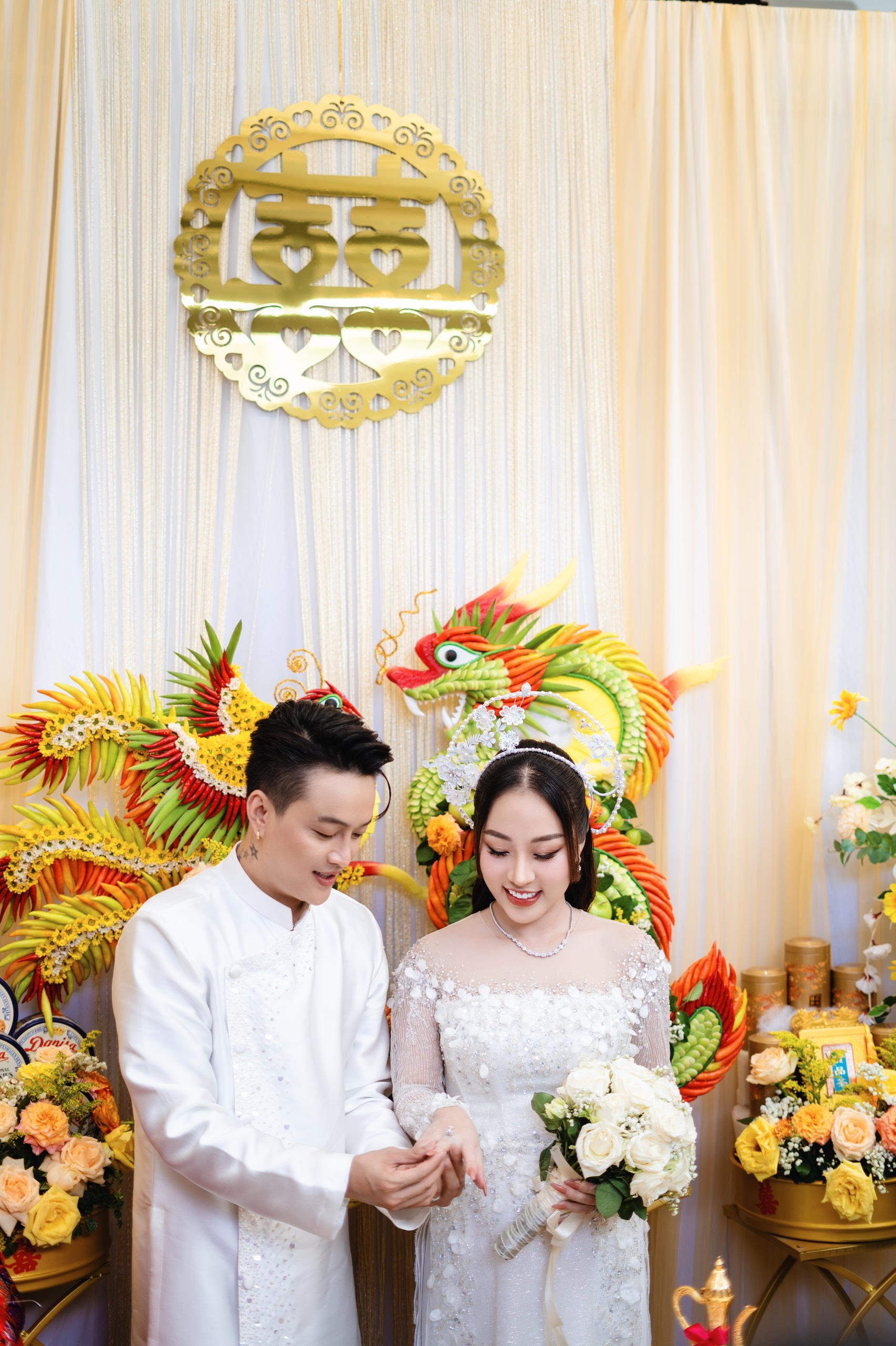 Đám cưới TiTi (HKT) tại Cần Thơ: Chú rể điển trai đón dâu bằng Rolls-Royce, dàn sính lễ bạc tỷ gây choáng- Ảnh 13.