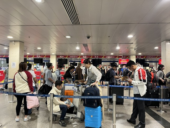 Dự báo lượng khách cực lớn qua sân bay Tân Sơn Nhất dịp 30/4-1/5- Ảnh 1.