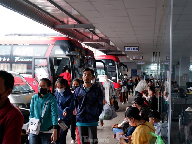 Dự báo lượng khách cực lớn qua sân bay Tân Sơn Nhất dịp 30/4-1/5- Ảnh 2.