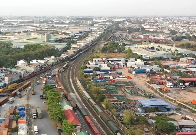 Bình Dương muốn dùng đất khu công nghiệp Sóng Thần làm ga đường sắt lớn nhất nước- Ảnh 5.