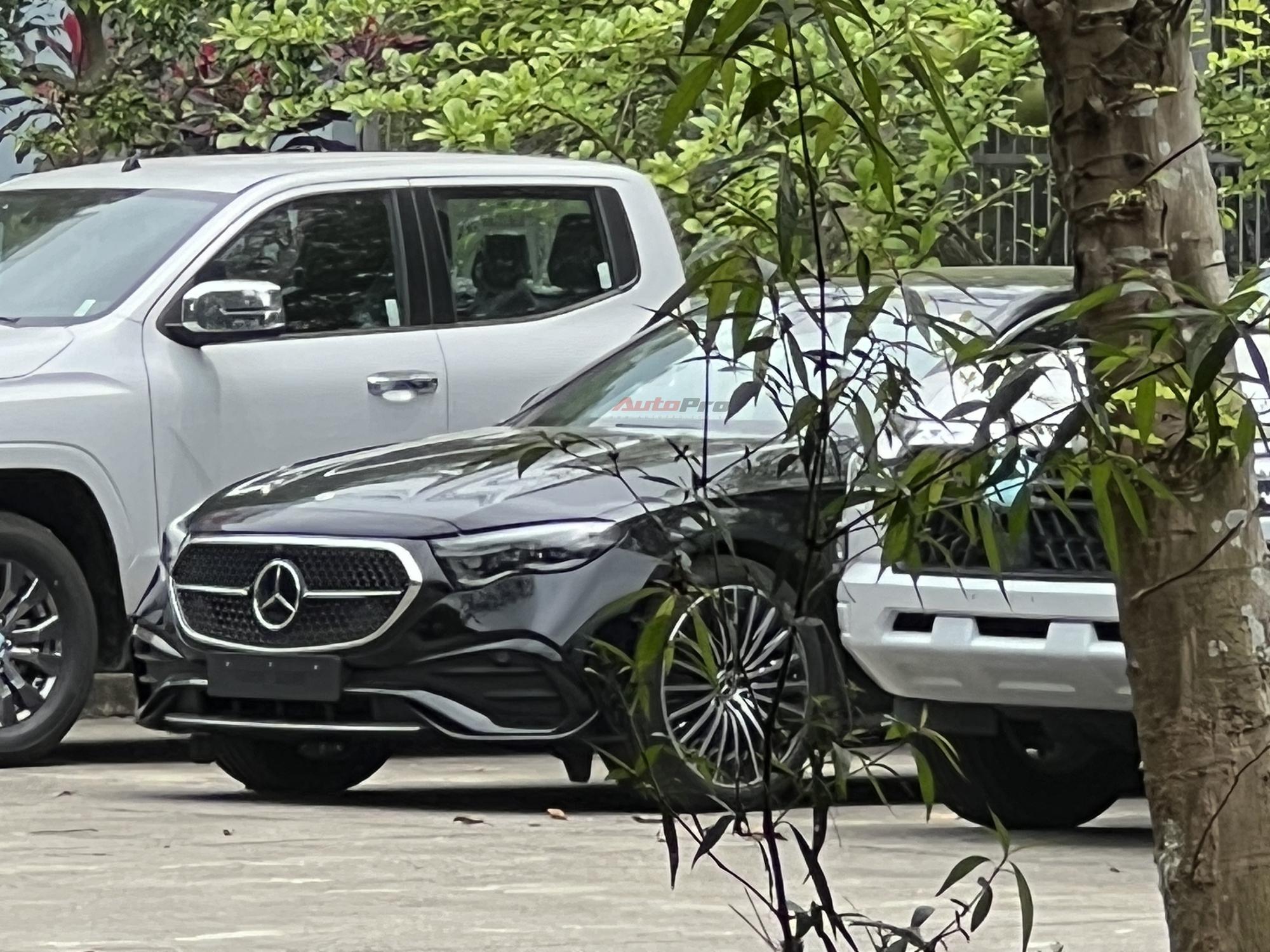 Mercedes-Benz E-Class 2024 xuất hiện tại Việt Nam: Giống bản plug-in hybrid ở Thái Lan, dự kiến ngày ra mắt không còn xa, dễ hút khách nếu giữ trang bị này- Ảnh 1.