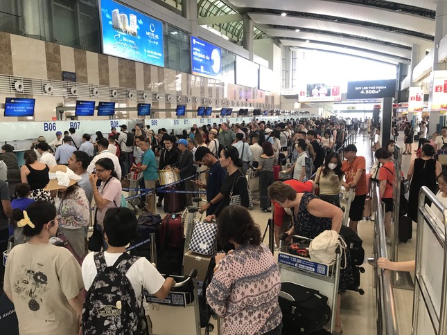Sắp cạn vé máy bay từ Hà Nội đi các điểm du lịch- Ảnh 1.