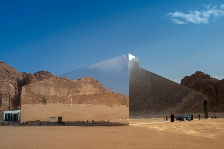 Nhà hát chứa 500 người tàng hình giữa sa mạc, thách thức đôi mắt tinh tường nhất- Ảnh 1.