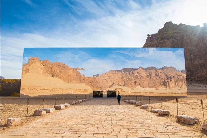 Nhà hát chứa 500 người tàng hình giữa sa mạc, thách thức đôi mắt tinh tường nhất- Ảnh 2.