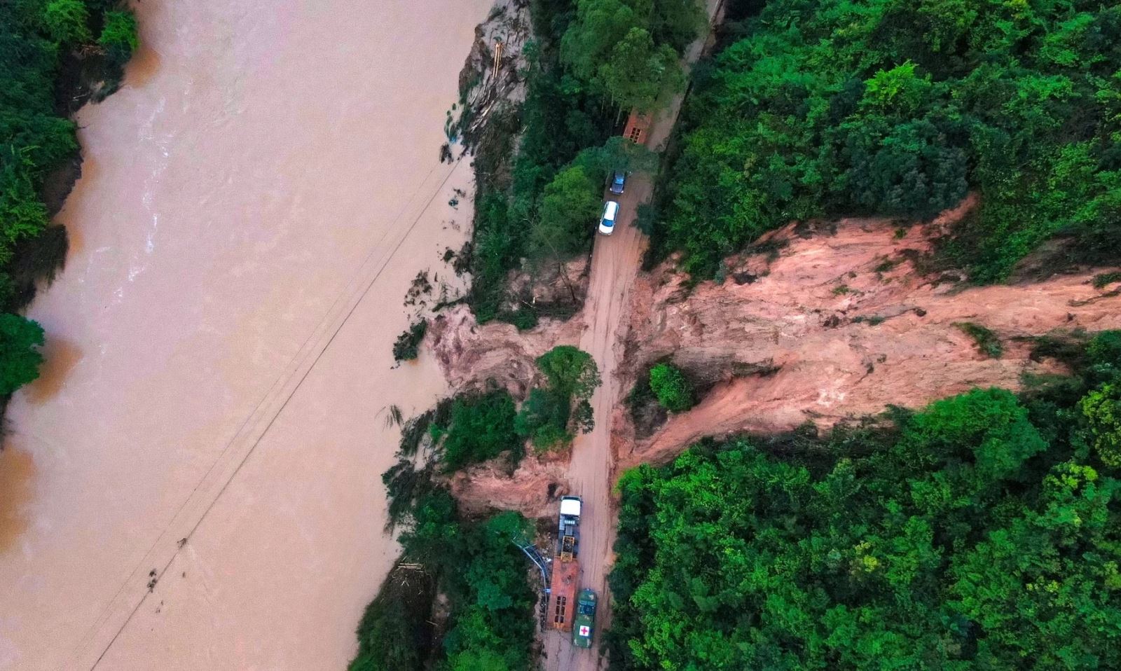 Chùm ảnh tỉnh Quảng Đông của Trung Quốc hứng chịu lũ lụt 'trăm năm có một'- Ảnh 6.