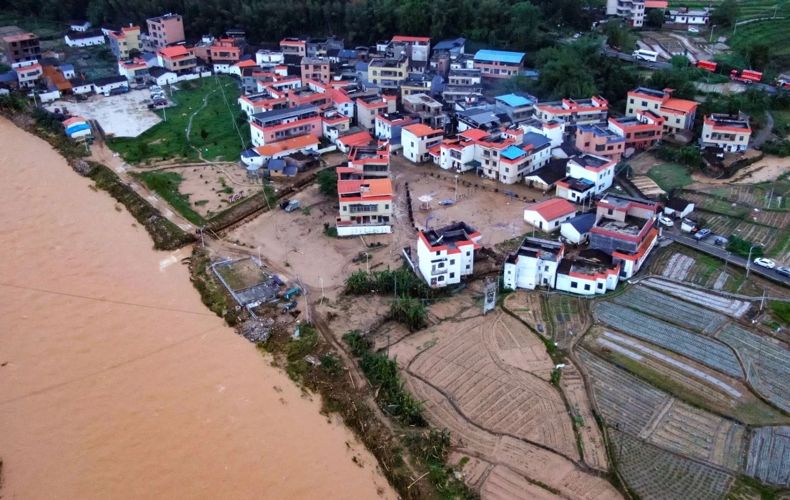 Chùm ảnh tỉnh Quảng Đông của Trung Quốc hứng chịu lũ lụt 'trăm năm có một'- Ảnh 3.