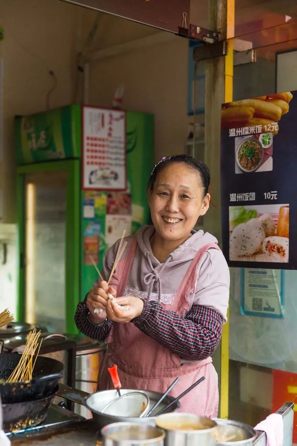 Khám phá ẩm thực vỉa hè của các bà dì Thượng Hải: Những quầy hàng gắn liền với tuổi thơ bao thế hệ- Ảnh 1.