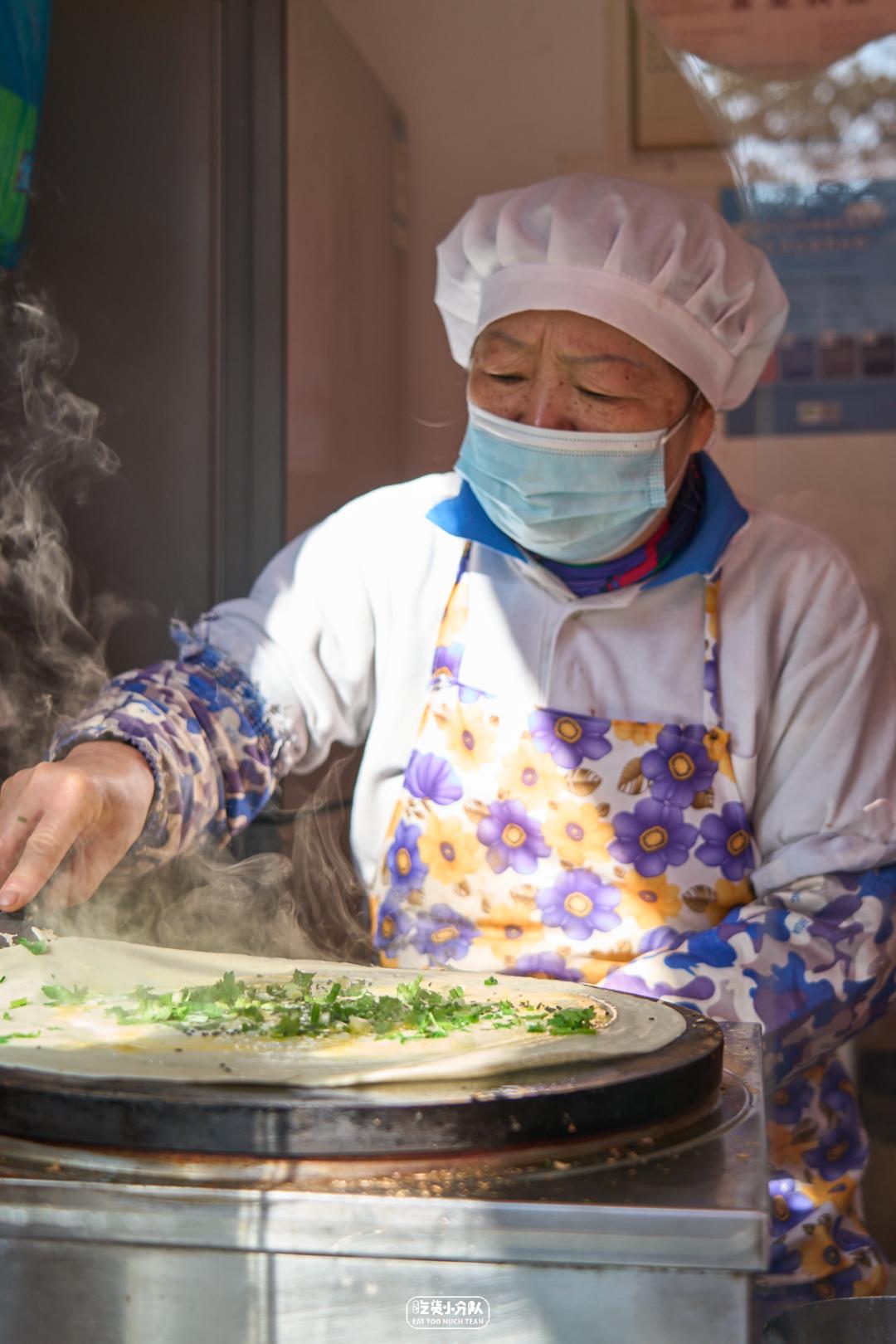 Khám phá ẩm thực vỉa hè của các bà dì Thượng Hải: Những quầy hàng gắn liền với tuổi thơ bao thế hệ- Ảnh 11.