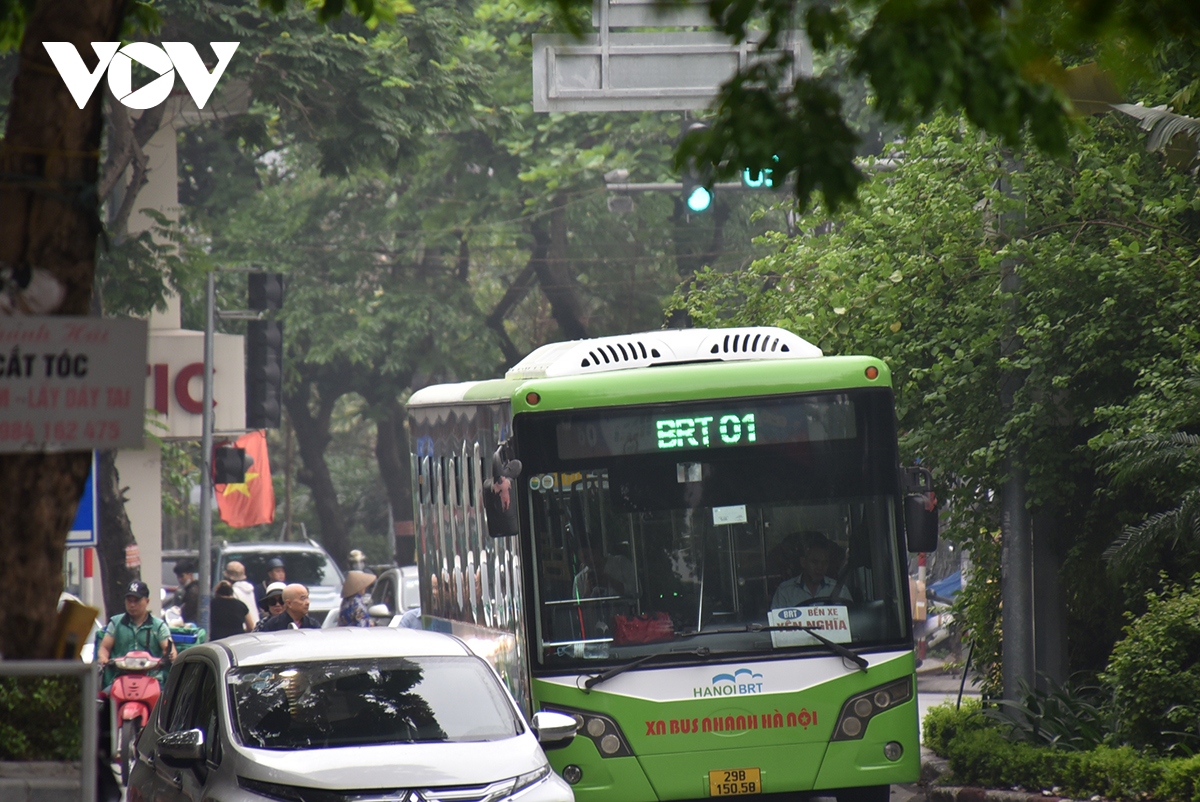 Cận cảnh tuyến buýt nhanh ở Hà Nội dự định cho nghỉ, thay bằng đường sắt đô thị- Ảnh 7.