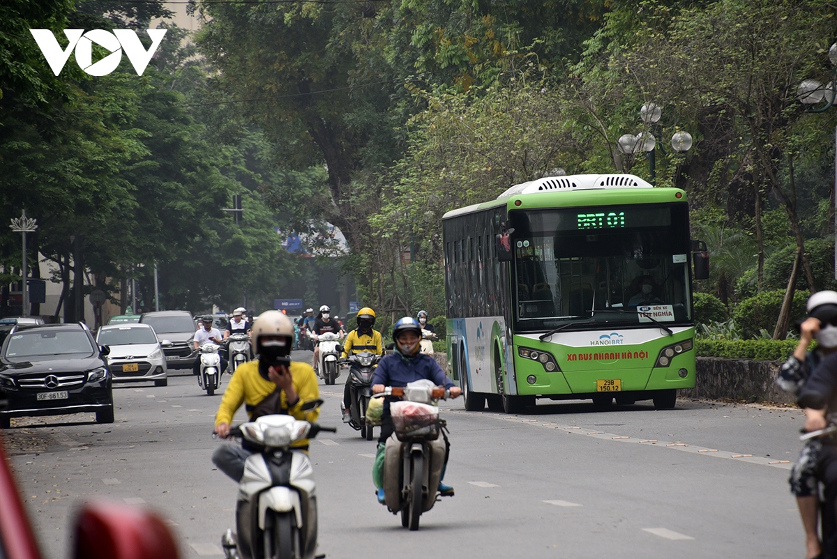 Cận cảnh tuyến buýt nhanh ở Hà Nội dự định cho nghỉ, thay bằng đường sắt đô thị- Ảnh 8.
