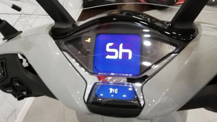 Honda SH 2024 ra mắt màu mới: đã đẹp lại còn sang, giá gần 100 triệu nhưng không phải có tiền là mua được!- Ảnh 3.