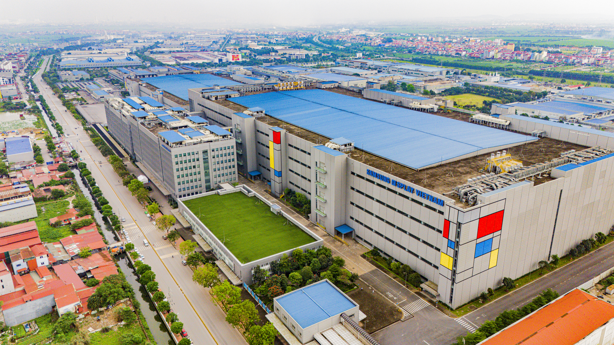Toàn cảnh những nhà máy tỷ USD sản xuất chip, thiết bị bán dẫn, điện thoại giúp tỉnh nhỏ nhất nhưng xuất khẩu cao thứ 2 Việt Nam- Ảnh 2.