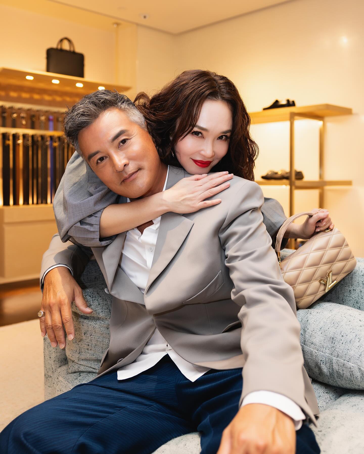 Dương Quá - Tiểu Long Nữ đẹp nhất màn ảnh: Chồng tóc bạc trắng, vợ vẫn trẻ đẹp, 25 năm yêu như cổ tích- Ảnh 1.