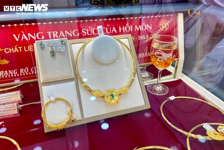 Thị trường Hà Nội trầm lắng trong ngày đấu thầu 16.800 lượng vàng- Ảnh 2.