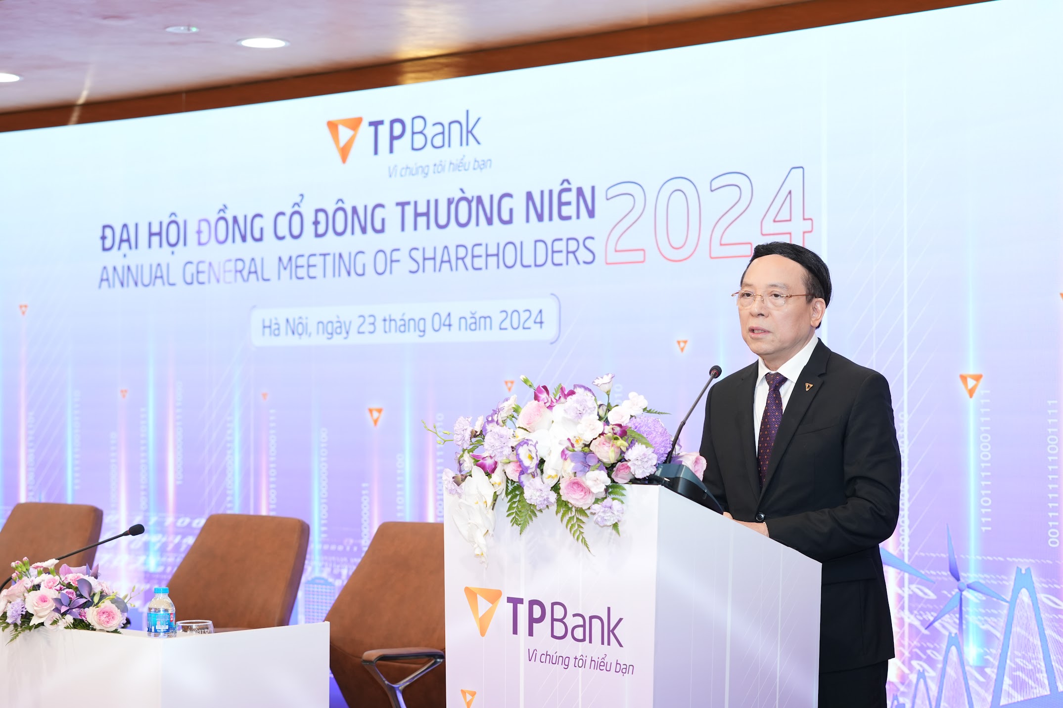 ĐHĐCĐ TPBank: Chủ tịch Đỗ Minh Phú nói về việc thay đổi đề xuất, quyết định trình kế hoạch chia cả cổ tức tiền mặt và cổ phiếu trong năm nay- Ảnh 1.