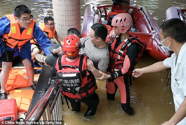 Ảnh, clip: Lũ lụt nghiêm trọng nhất trong 100 năm đổ bộ Trung Quốc, ảnh từ trên cao tiết lộ hiện trường kinh hoàng- Ảnh 6.