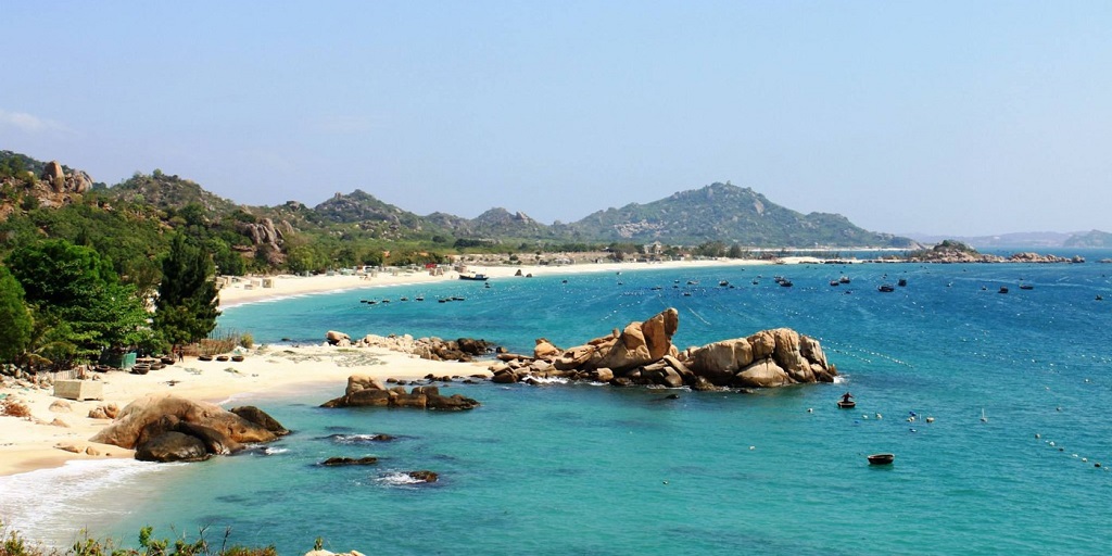 Bãi biển có view ''bạc tỷ'' ngay gần Hà Nội, chi phí du lịch không quá 3 triệu nhưng ít người biết: Phù hợp để ''đi trốn'' dịp 30/4- Ảnh 2.