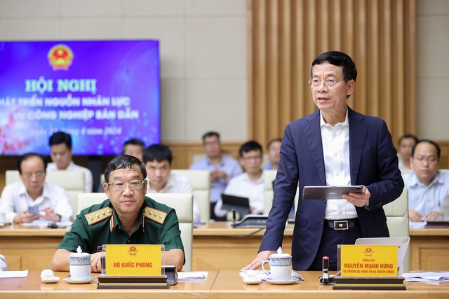 Bộ trưởng Nguyễn Mạnh Hùng: Các nước muốn đào tạo một kỹ sư điện tử làm về công nghiệp bán dẫn phải 2 năm nhưng ở Việt Nam chỉ cần 3-6 tháng hoặc 12 tháng- Ảnh 1.
