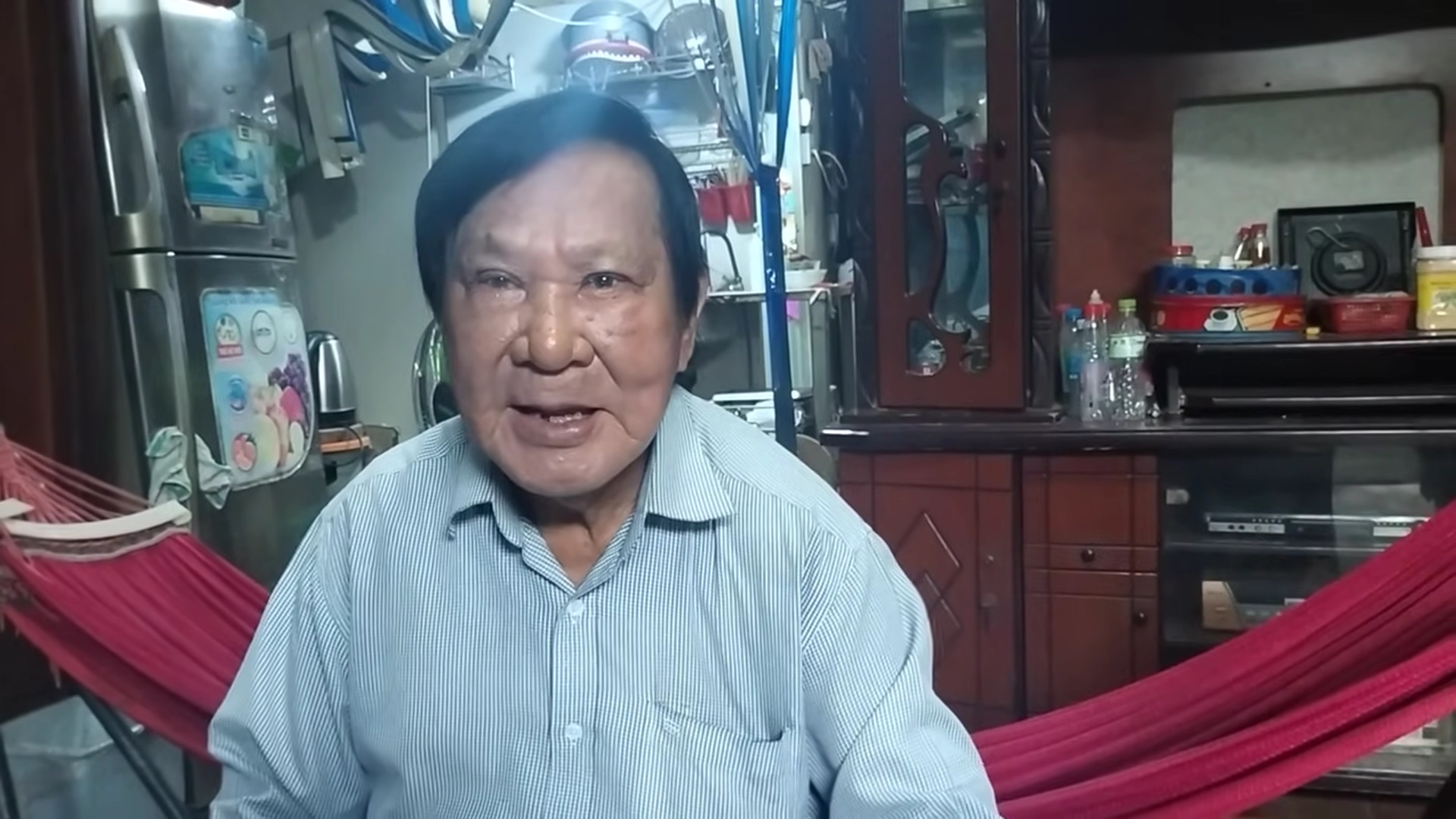 Nghệ sĩ Phương Bình 82 tuổi vẫn chạy xe 20km tới 12 giờ đêm mỗi ngày, bữa ăn khiến ai cũng xót xa- Ảnh 2.