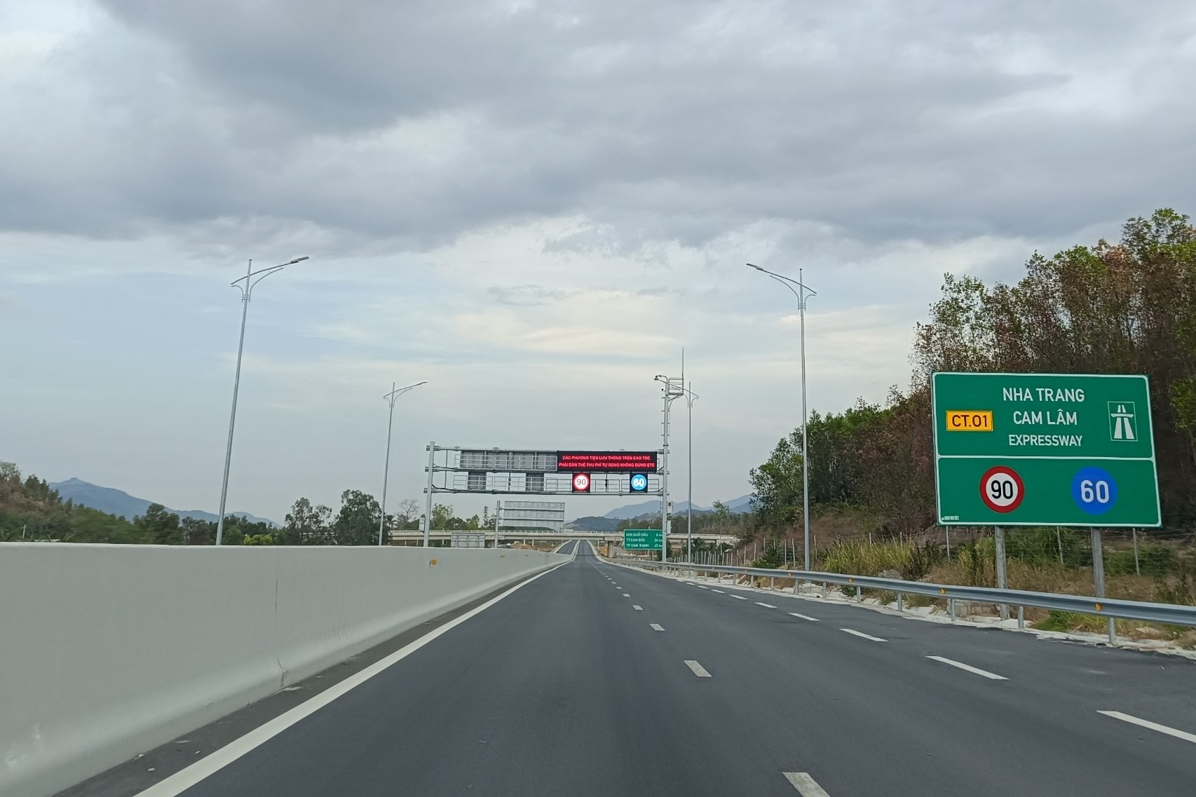 Cận cảnh cao tốc Nha Trang - Cam Lâm chính thức thu phí từ hôm nay- Ảnh 5.