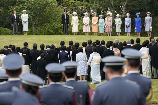 Hoàng gia Nhật Bản tổ chức tiệc mùa xuân: Hai công chúa tươi vui rạng rỡ chiếm trọn spotlight giữa sự kiện 1.400 người- Ảnh 1.