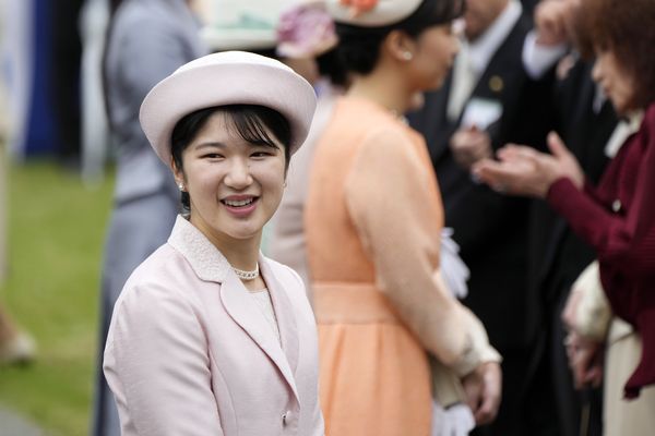 Hoàng gia Nhật Bản tổ chức tiệc mùa xuân: Hai công chúa tươi vui rạng rỡ chiếm trọn spotlight giữa sự kiện 1.400 người- Ảnh 8.