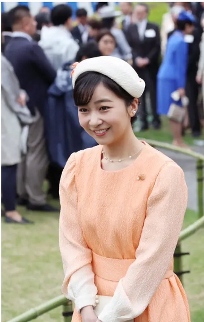 Hoàng gia Nhật Bản tổ chức tiệc mùa xuân: Hai công chúa tươi vui rạng rỡ chiếm trọn spotlight giữa sự kiện 1.400 người- Ảnh 9.