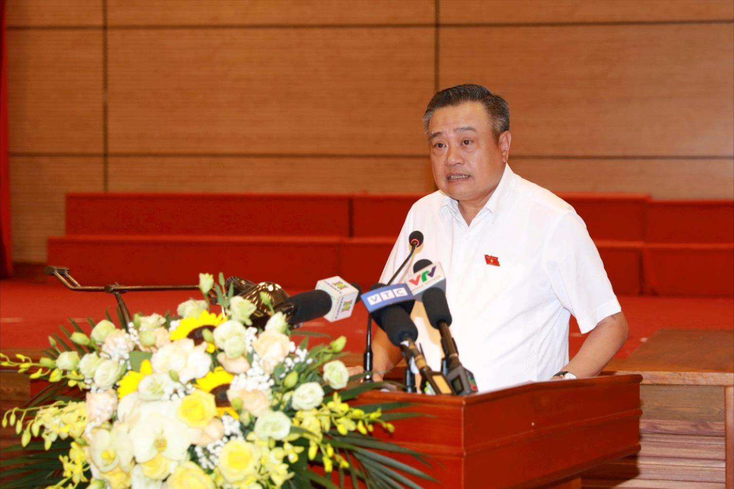 Chủ tịch Hà Nội yêu cầu bảo đảm quyền lợi của người dân khi mở rộng sân bay Nội Bài- Ảnh 1.