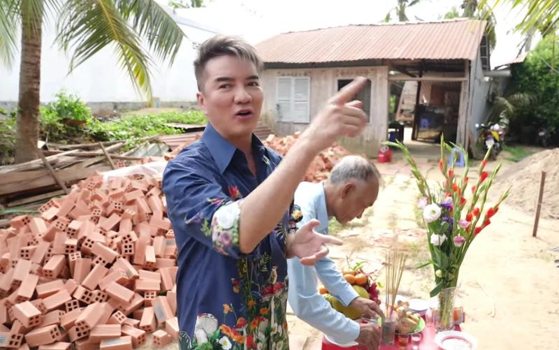 Đàm Vĩnh Hưng chi 400 triệu xây nhà cho cha 1 nữ phạm nhân và loạt sao Việt tự bỏ tiền túi làm từ thiện- Ảnh 1.