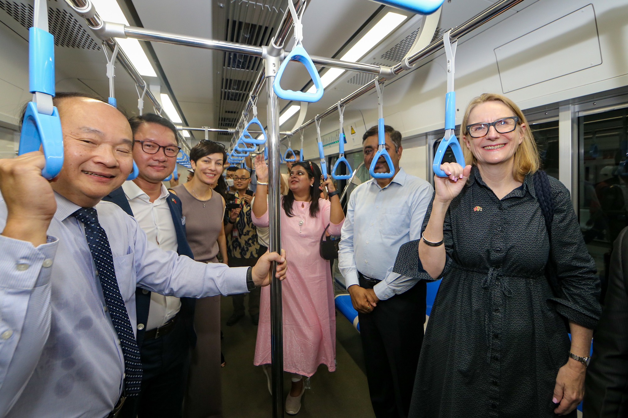Metro số 1 lần đầu chạy tự động, đón những vị khách đặc biệt- Ảnh 5.