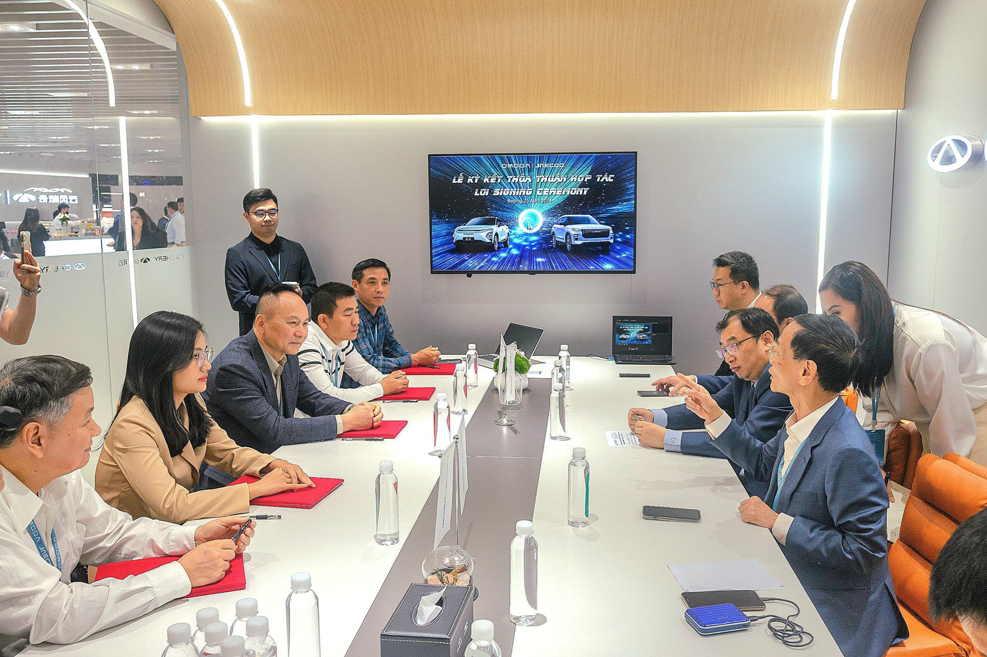 14 đại gia ngành xe Việt Nam ký mở đại lý Omoda, Jaecoo: Bán xe từ quý III, có showroom cùng nhà với Jeep, chấp nhận không lãi năm đầu- Ảnh 1.