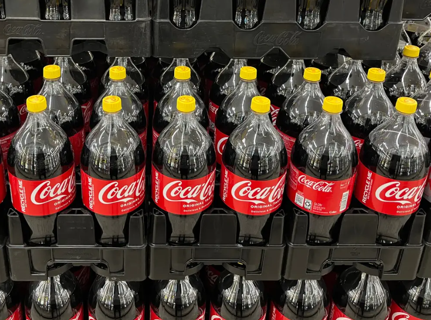 Đi siêu thị bắt gặp chai Coca-Cola có nắp vàng đừng vội lo hàng nhái: Chiêu bán hàng đỉnh cao, chiều khách hàng số 2, không ai dám nhận số 1- Ảnh 2.