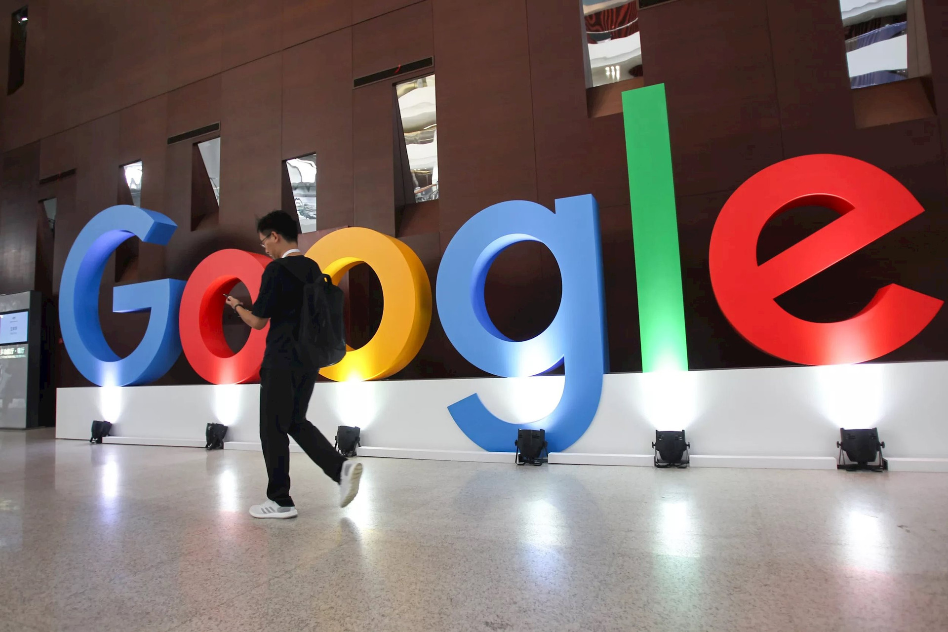 Doanh thu bùng nổ, cổ phiếu công ty mẹ của Google tăng 15% chỉ trong một phiên: Thông báo quyết định lịch sử- Ảnh 1.