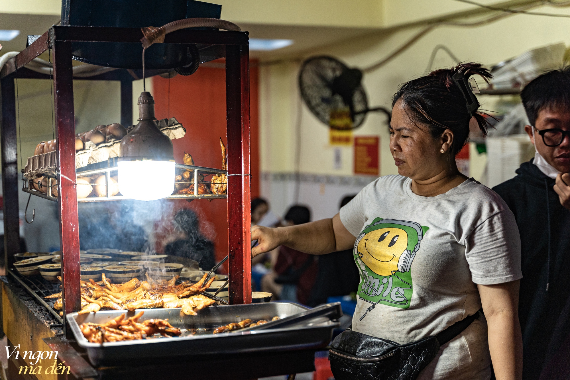 Bán hột vịt lộn mua được nhà: Cửa tiệm mỗi ngày bán hơn 1.000 trứng, bí quyết từ việc luộc bằng nước dừa và làm muối tiêu xay nhuyễn 