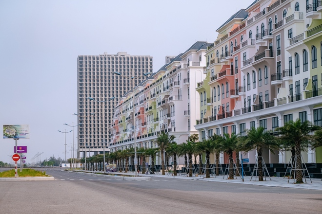 Một bãi biển cát trắng hoang sơ chỉ cách trung tâm 7km, được dự đoán là 