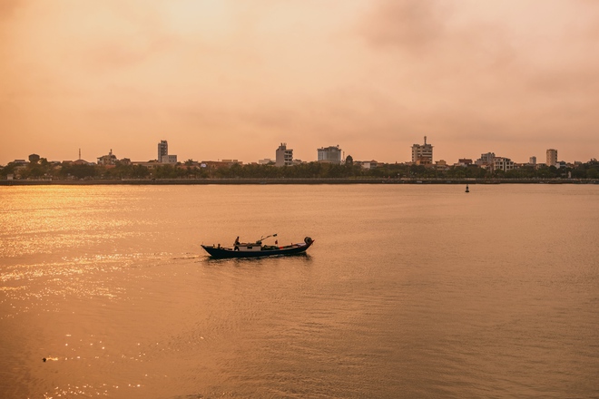 Một bãi biển cát trắng hoang sơ chỉ cách trung tâm 7km, được dự đoán là 