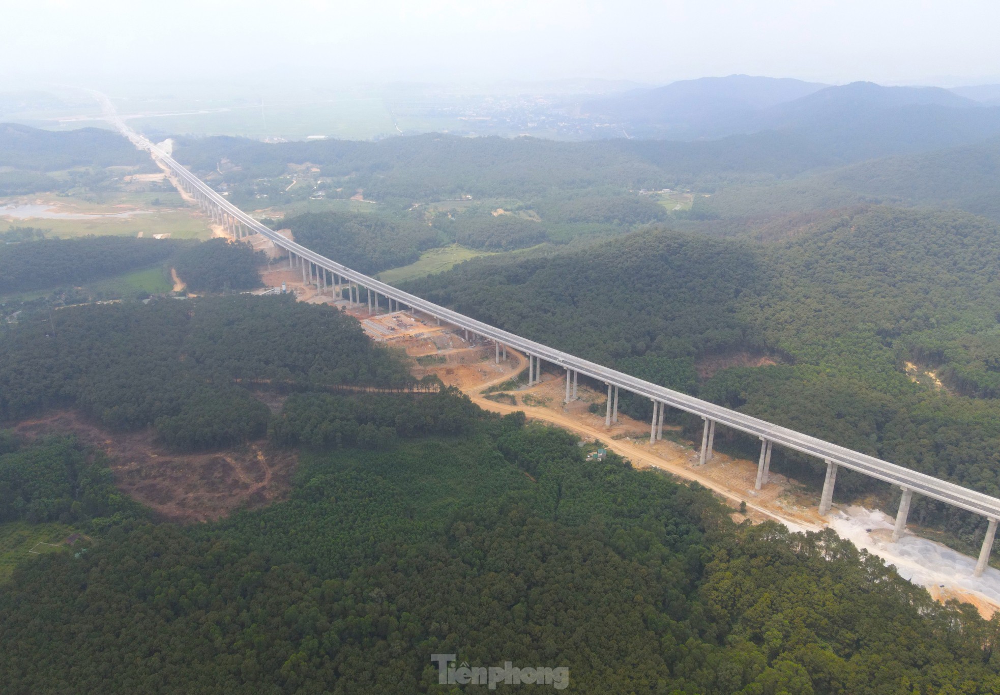 Toàn cảnh 30 km cao tốc Diễn Châu - Bãi Vọt trước ngày thông xe- Ảnh 2.