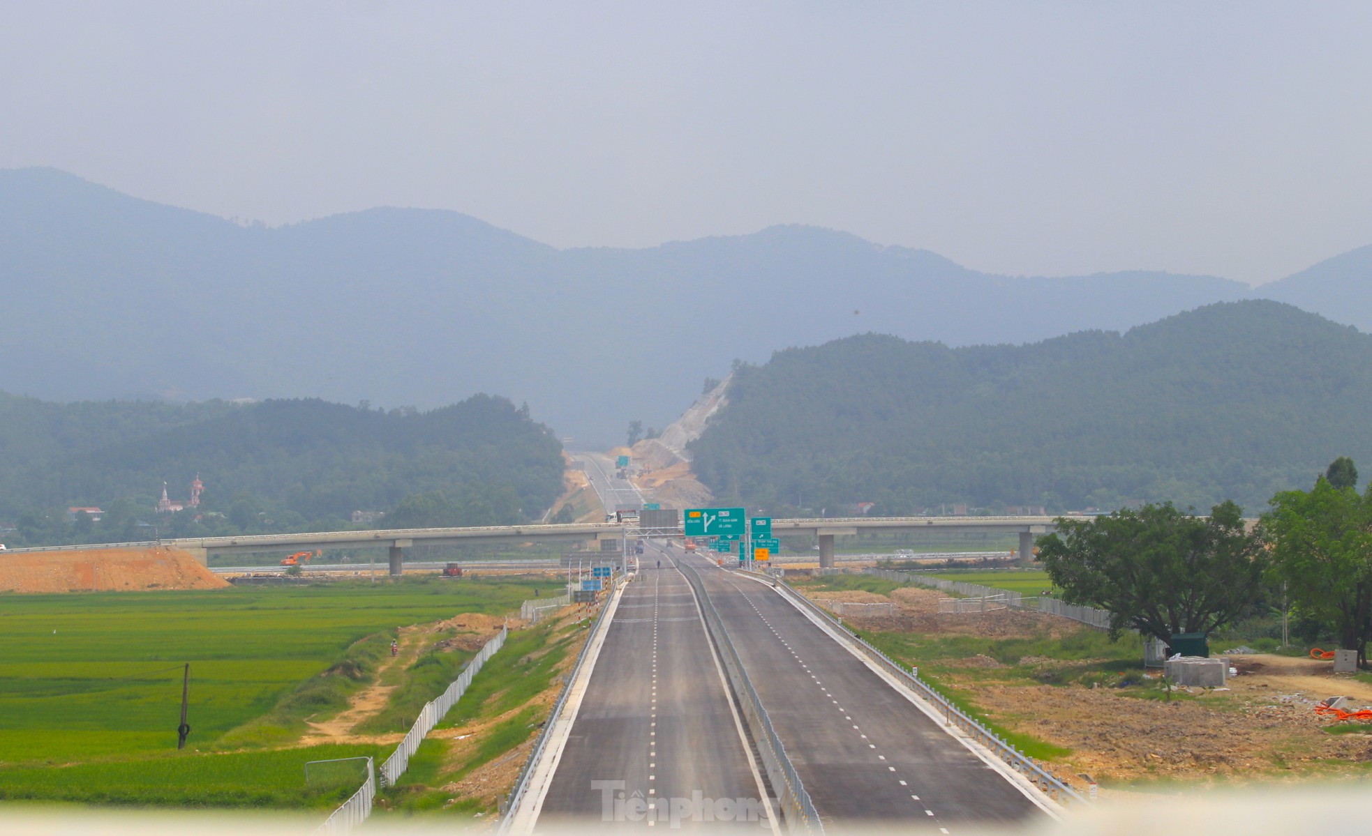 Toàn cảnh 30 km cao tốc Diễn Châu - Bãi Vọt trước ngày thông xe- Ảnh 25.