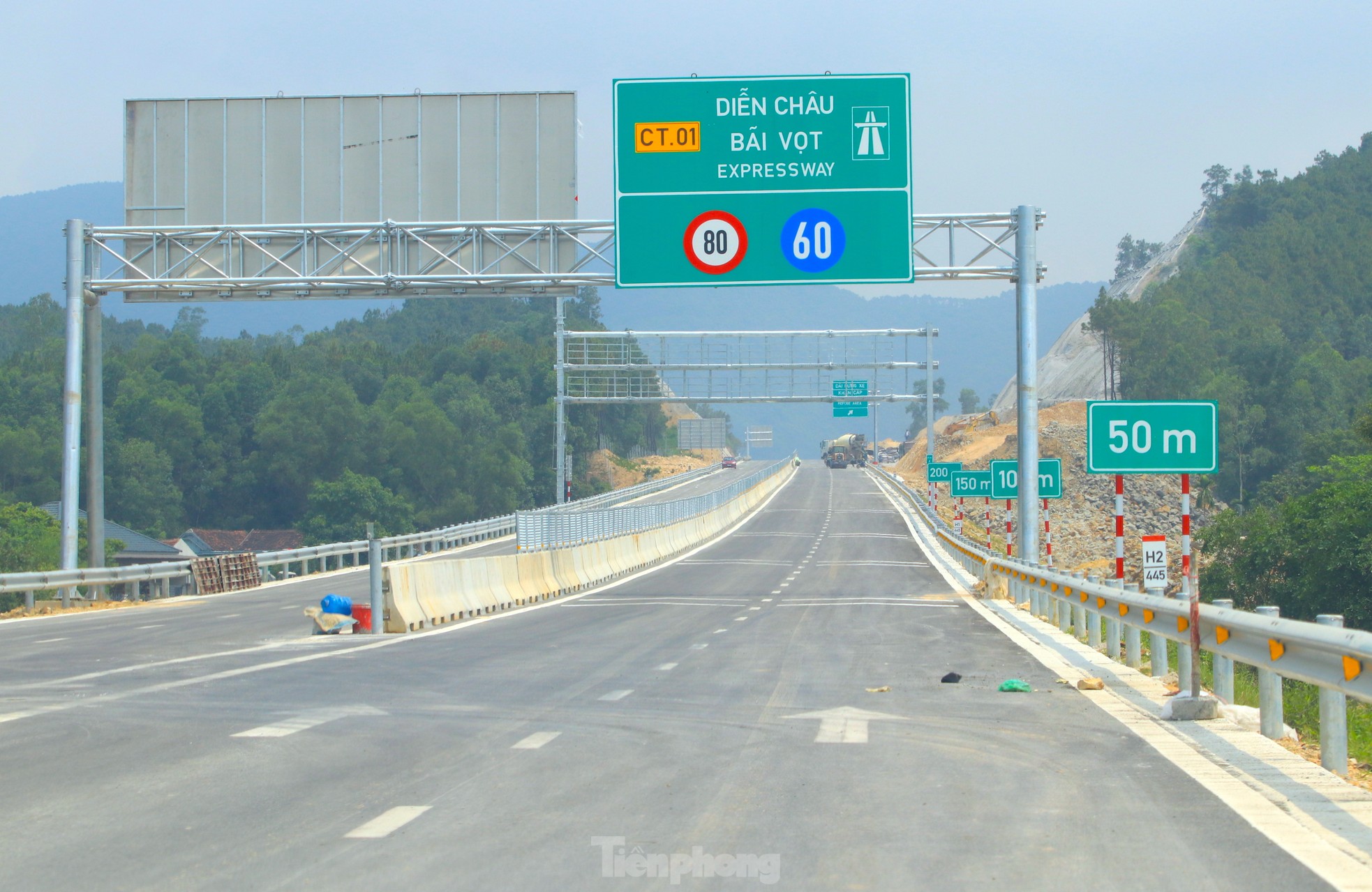 Toàn cảnh 30 km cao tốc Diễn Châu - Bãi Vọt trước ngày thông xe- Ảnh 21.